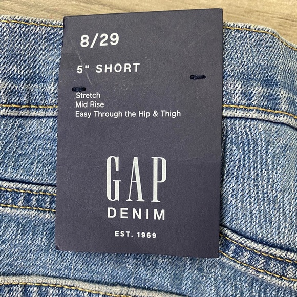 GAP 5" Short Mid-Rise Distressed Shorts size 8/29 - Picture 6 of 6